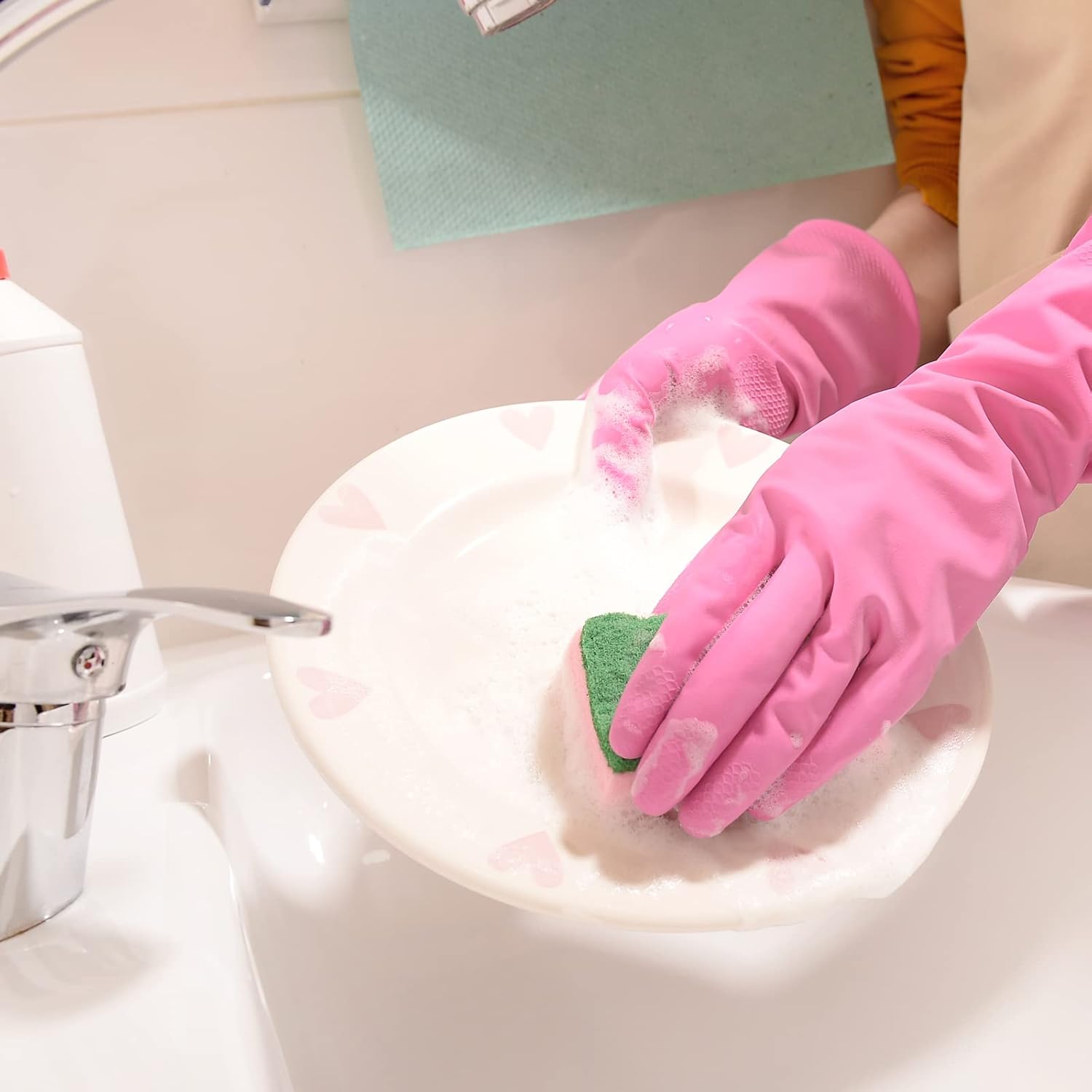 Person cleaning a plate with reusable dishwashing gloves in a sink, showcasing non-slip waterproof features.